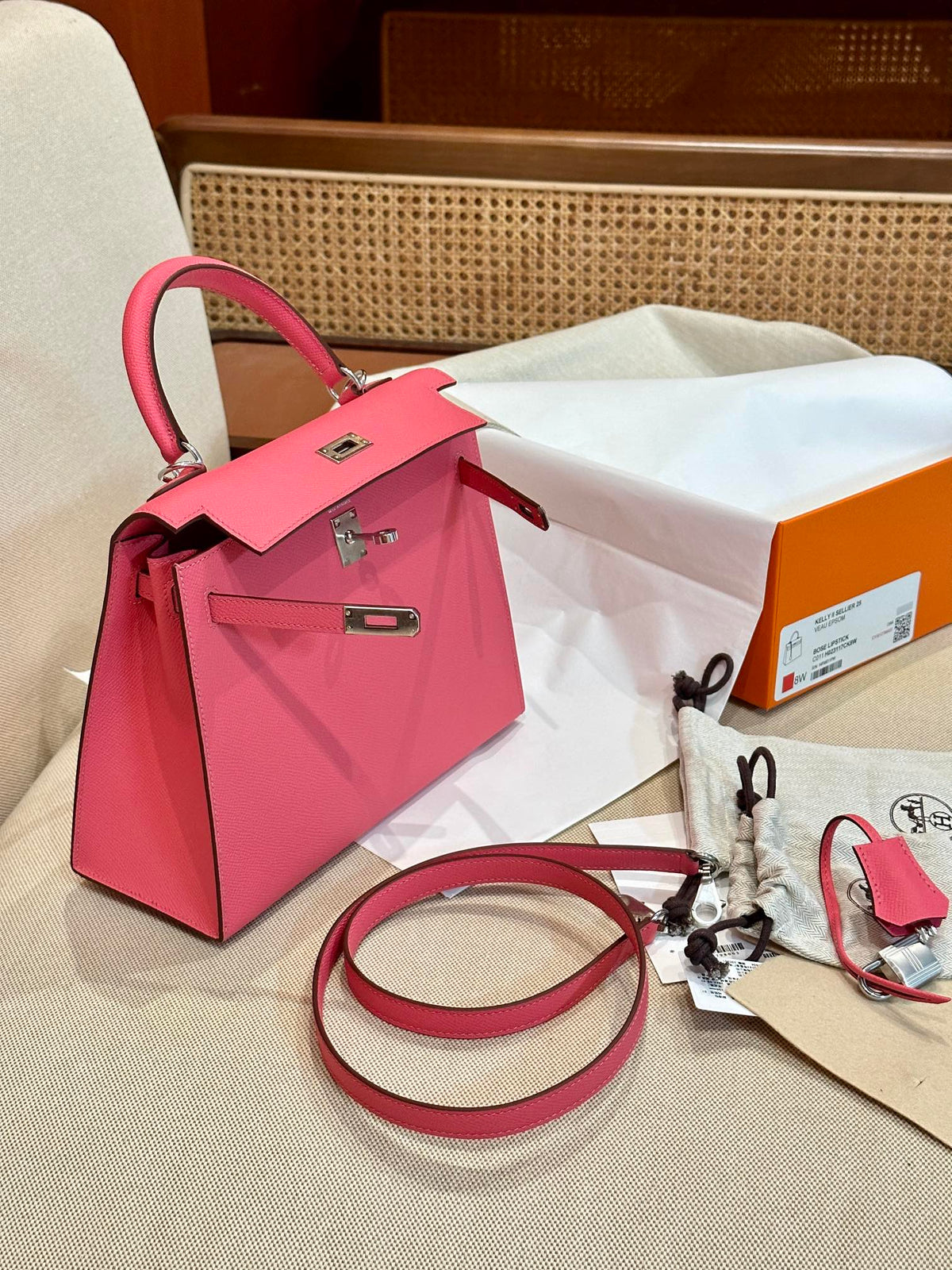 Elis Paris Bags: How to Choose the Right Style and Size