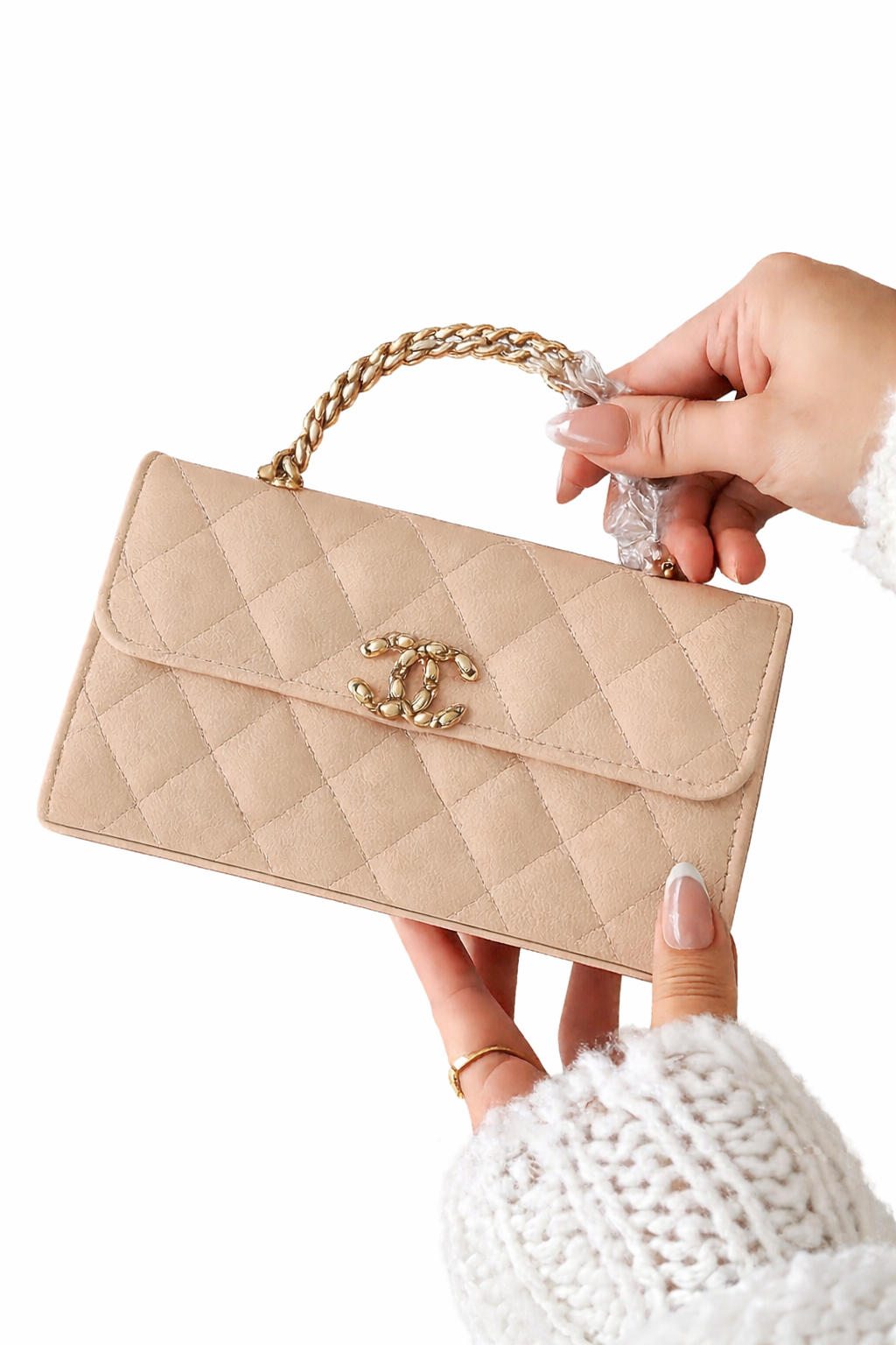 White Quilted WOC Chain Bag – Elegant Luxury Style