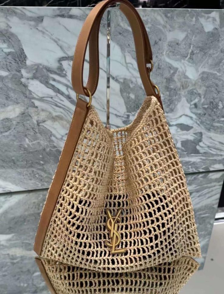 Oxalis in raffia