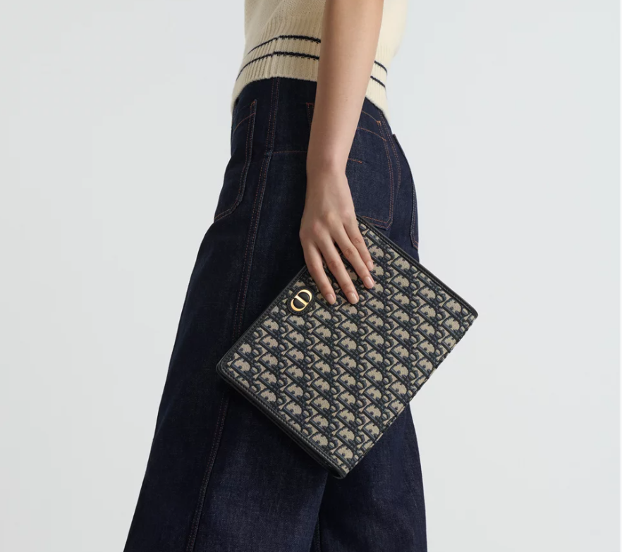 30 Montaigne Dea Pouch