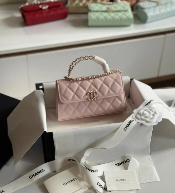 White Quilted WOC Chain Bag – Elegant Luxury Style