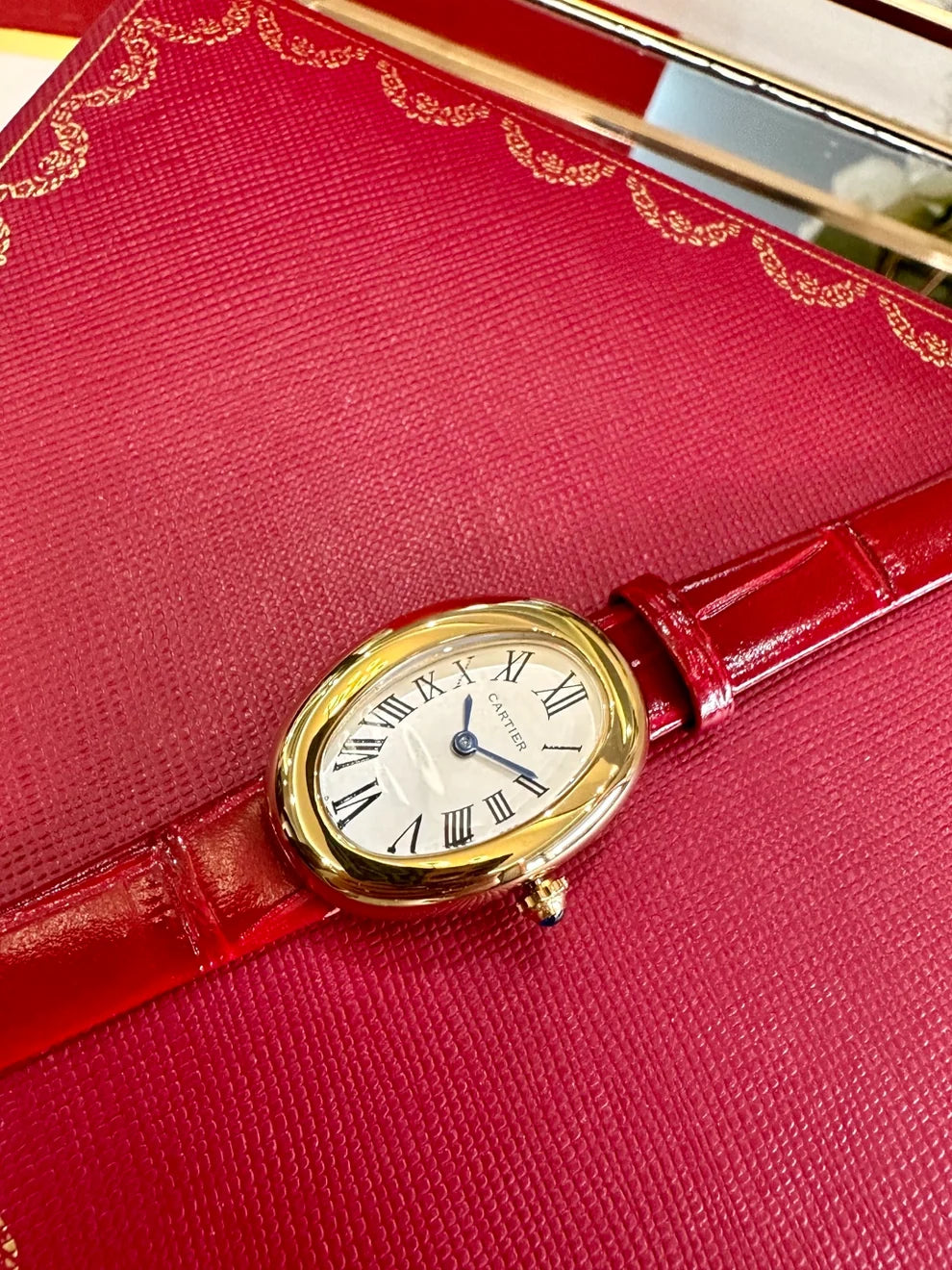 Oval Heritage Crocodile Leather Watch