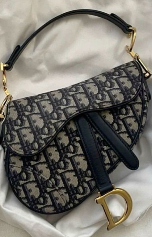 Dior Vintage saddle bag Replica vs Affordable Alternative: What’s the Difference?