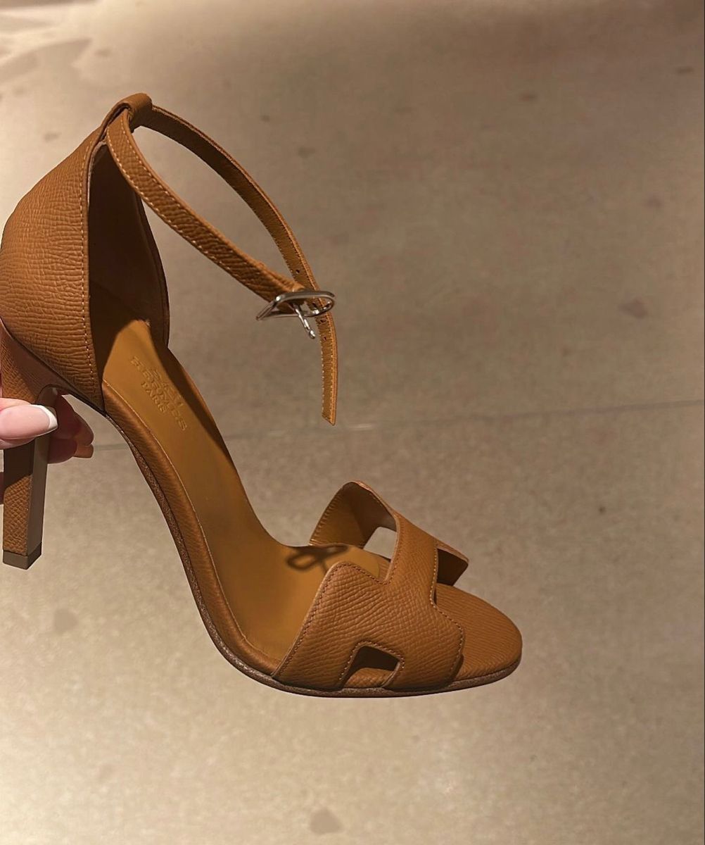 Minimal Leather Sandals – Elegant Flat Summer Slides for Women