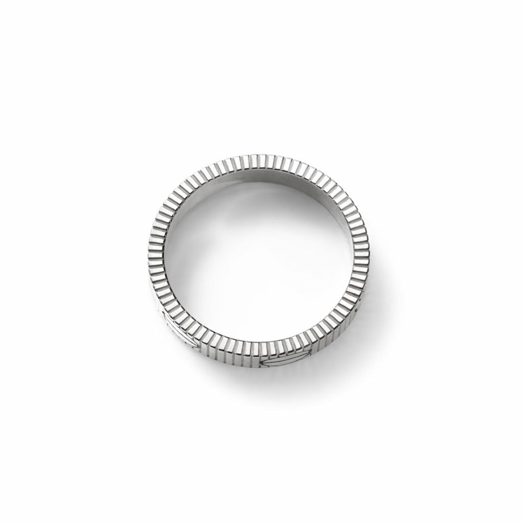 Luxury Screw Ring – 18K Gold Plated Stainless Steel | Minimal Elegant Band